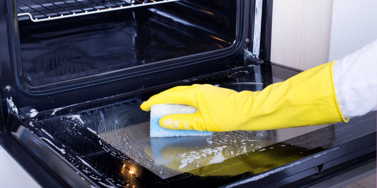 Come pulire il vetro del forno: consigli pratici